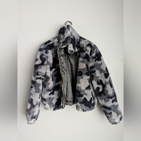 peyton jensen Jackets & Blazers - Peyton Jensen designer gray and black camouflage jacket no Zipper size S - 87